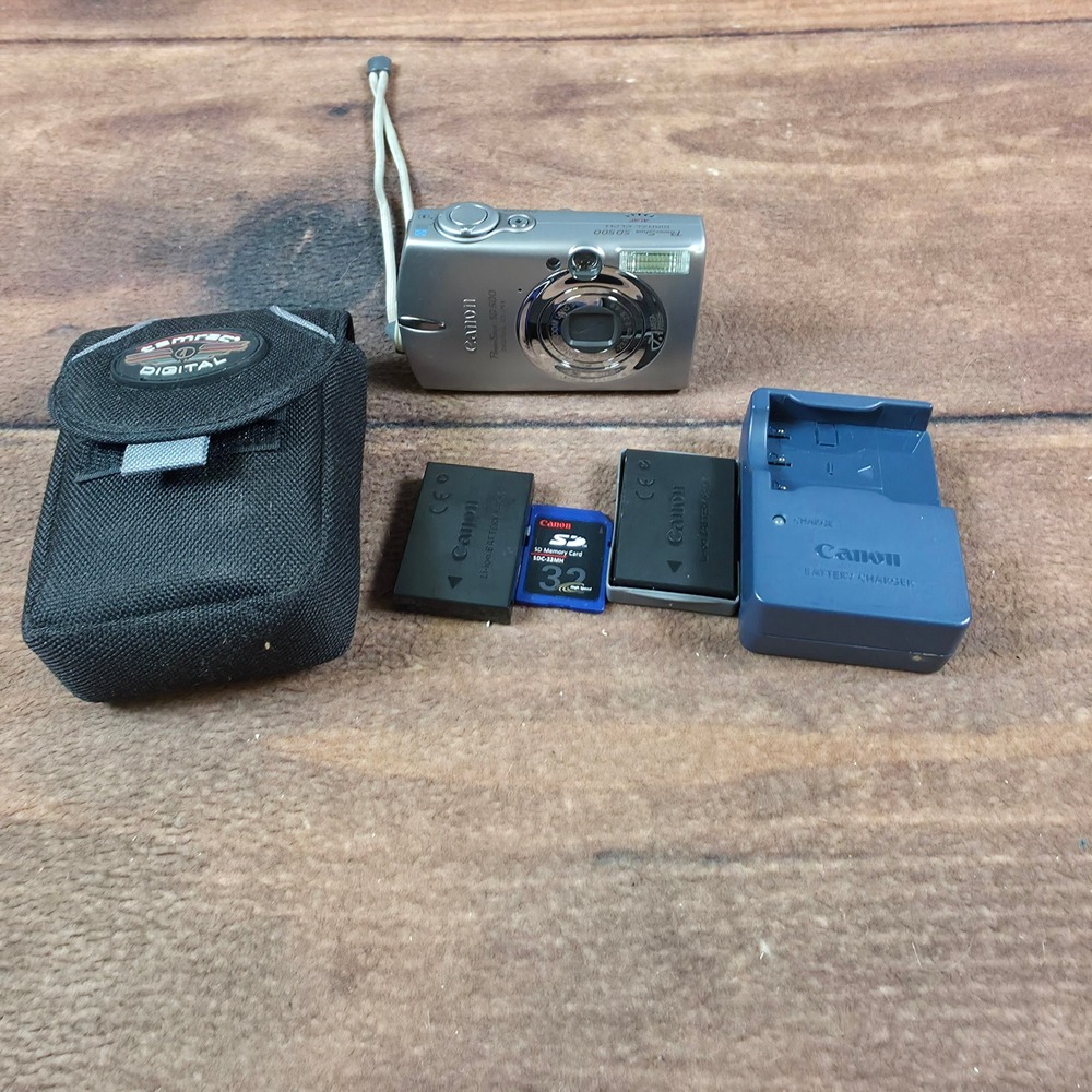 Canon PowerShot SD500 Digital ELPH Camera Silver Good 7.1MP 3x Zoom Bundle